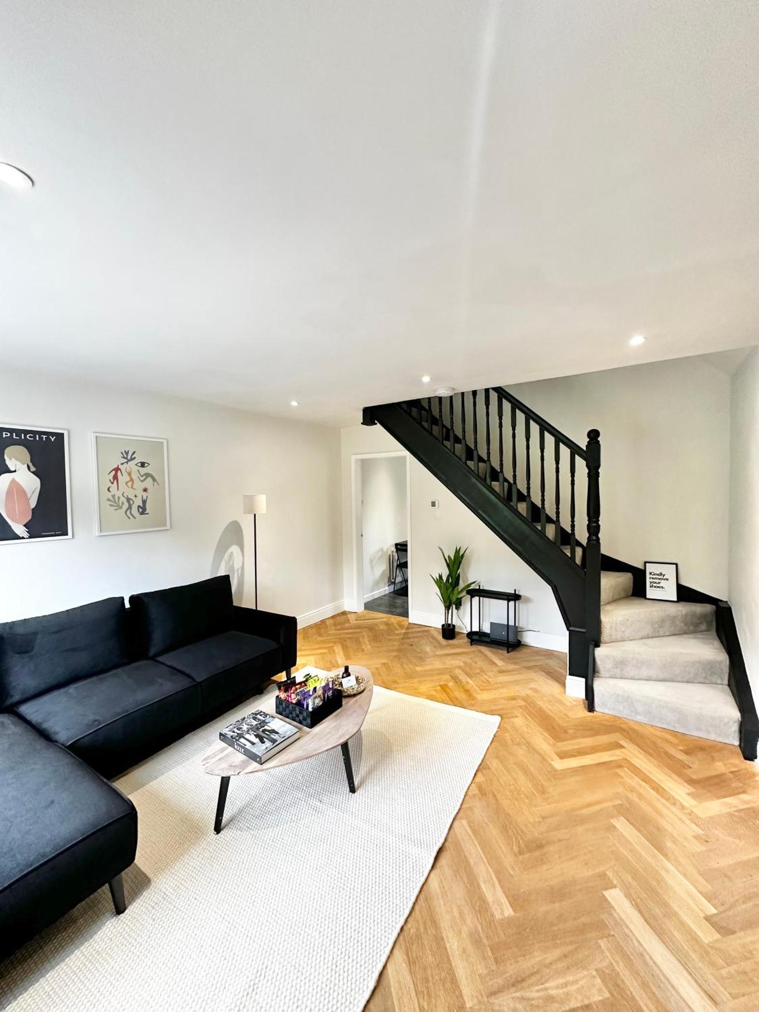 Holiday home Canal Mews - 1 Min From Trafford Centre And 2 Min M60! *